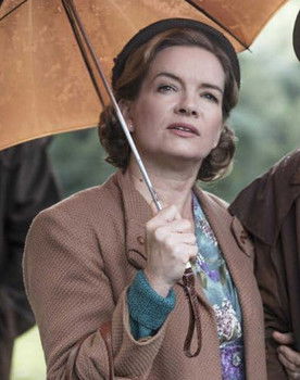 Clodagh Crowe as Sarah Henson