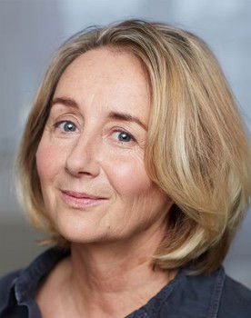 Imke Büchel as Fr. Schulze