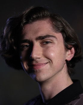 Daniel de Bruyn as Carter