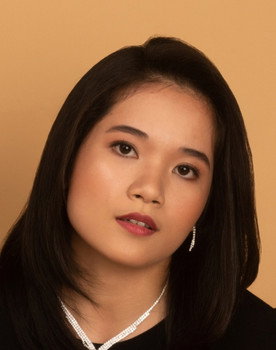 Janina Mendoza as Gloria