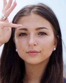 Eva Garnier as Roxane