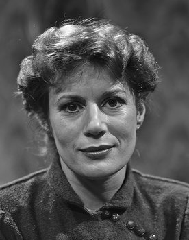 Edda Barends as Mother Steenwijk