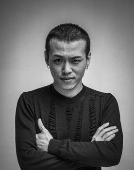 Na Jiazuo as Narrator