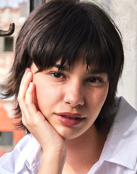 Meyra Ahsen Temel as Berrak