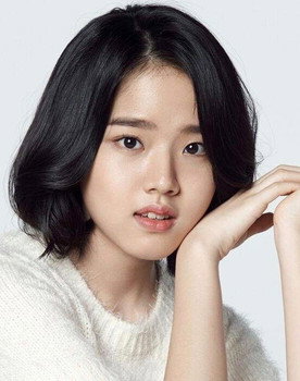 Kim Hyang-gi as Yoo Soo-Bin