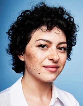 Alia Shawkat as Dalia