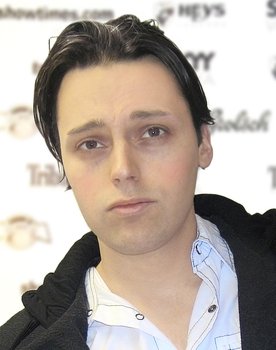 Chris Escorrega as Chris Lloyd