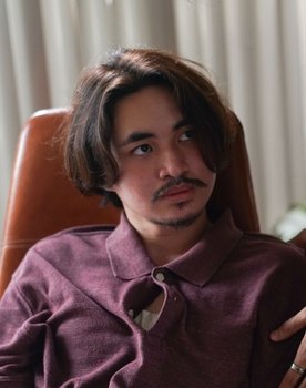 Watcharaphon Suwanit as Student