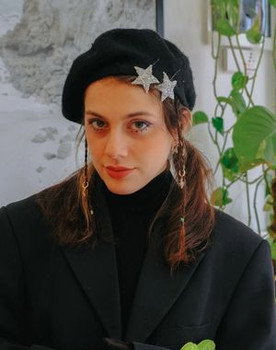 Sude Belkıs Akgün as Ayfer