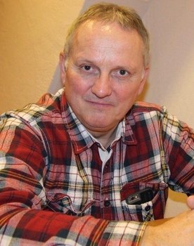 Gunnar Låstad as Ruball