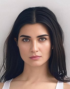 Tuba Büyüküstün as Melek Halaskar