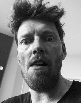 Nils P. Munk as Politi