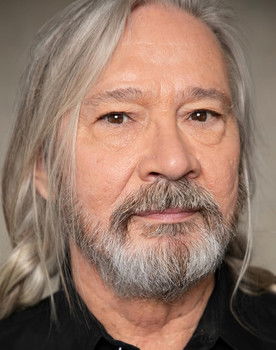 Thomas Peterson as Joe