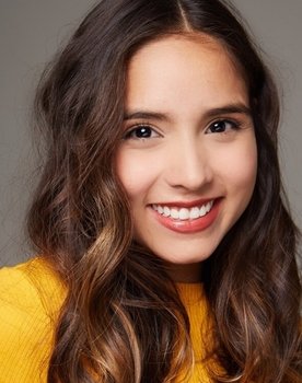 Andressa Robles as Carol
