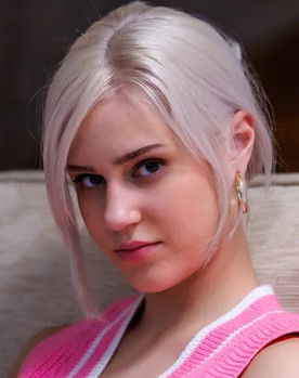 Amanda Rebeca Padar as Maie