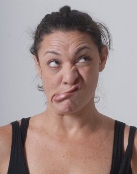 Evelin Buchegger as Ângela