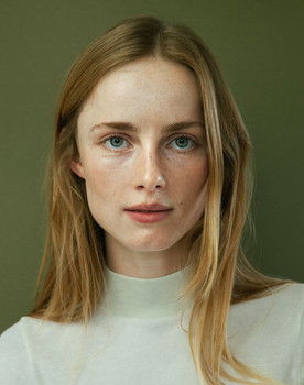 Rianne Van Rompaey as Rianne