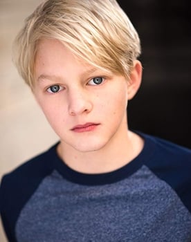 Jackson Frazer as Hunter