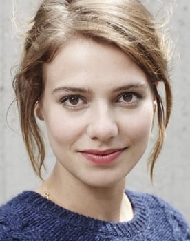 Sallie Harmsen as Sofie