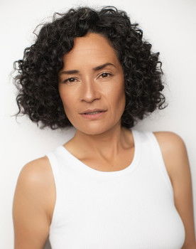 Wanda Ayala as Abuela