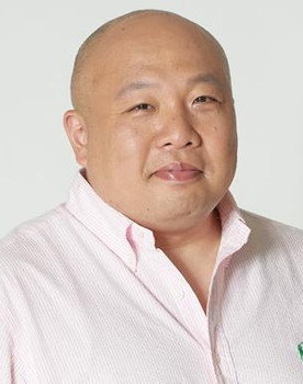 F Japan as Ikeuchi (assistant director)