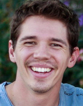 Zane Courtney as Willie