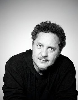 Gilson Gomes as Robson