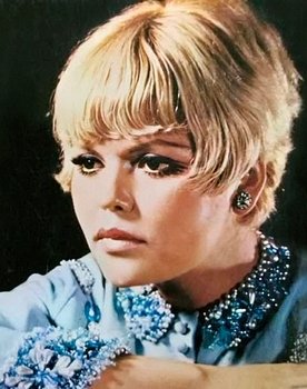Magda Franco as Xica the Singer