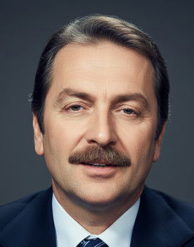 Hayri Küçükdeniz as