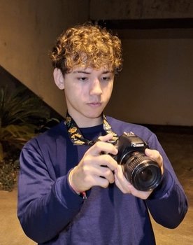 Felipe Leão as Pedro