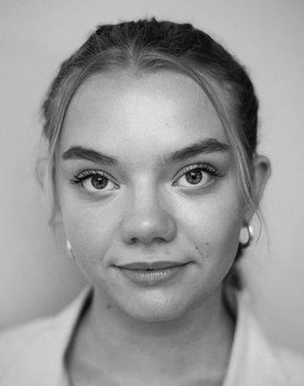 Hannah Haslie as Mari