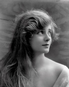 Evelyn Laye as Cynthia Eden