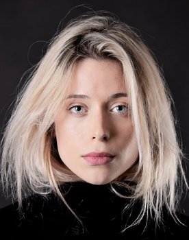 Joana Martins as Andreia