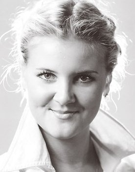 Olga Zhevakina as Nikolay's wife