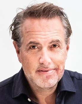 Richard Kemper as Hugo