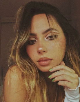 Luísa Schneider as Self