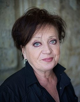 Csákányi Eszter