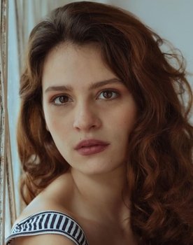 Lara Tremouroux as Luli