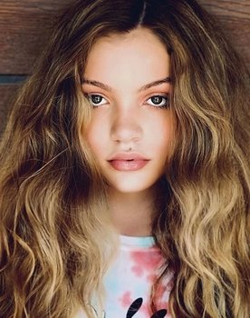 Lola Simone as Dance Group Member