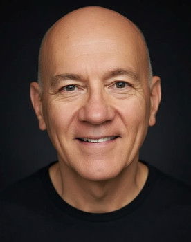 Ulgar Manzakoğlu as Şef Polis