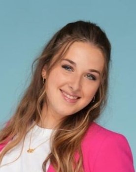 Héléna Bailly as 