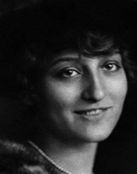 Eva May as Käthe