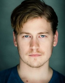 Gavin Stenhouse as Kyle