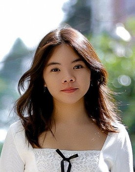 Geneva Phan as Julie