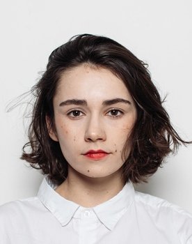 Anna Marie Myšičková as Simona