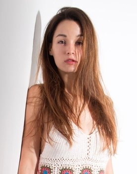 Esther Nubiola as Adela
