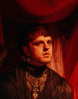 Seth Findley as moony