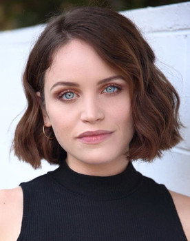 Lindsay Pearce as Ivy Robinson