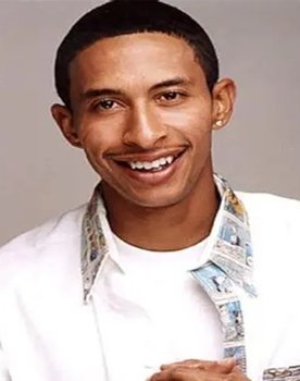 Kamau Holloway as Leo Taylor