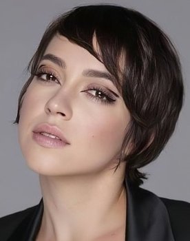 Valentina Bandeira as Bruna